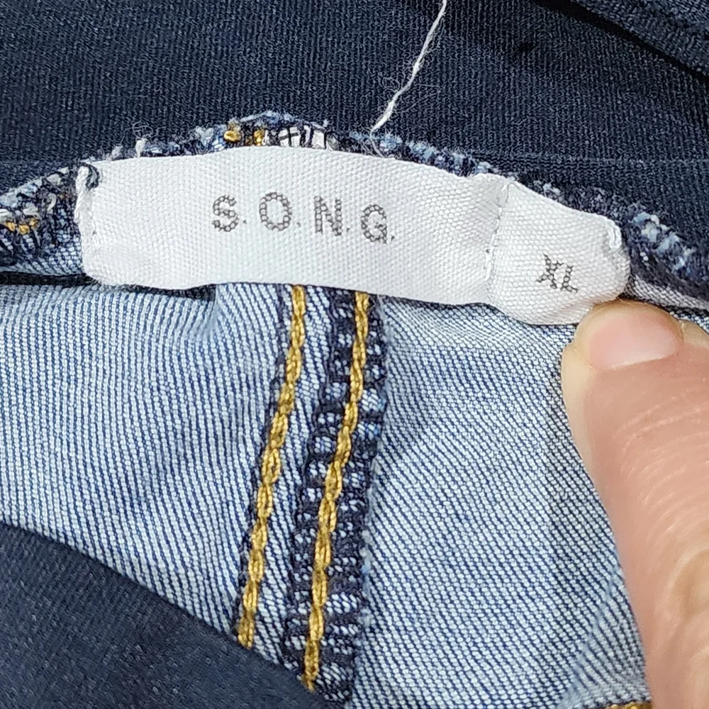 Classic Blue Maternity Cropped Jeans - Picture 3 of 4